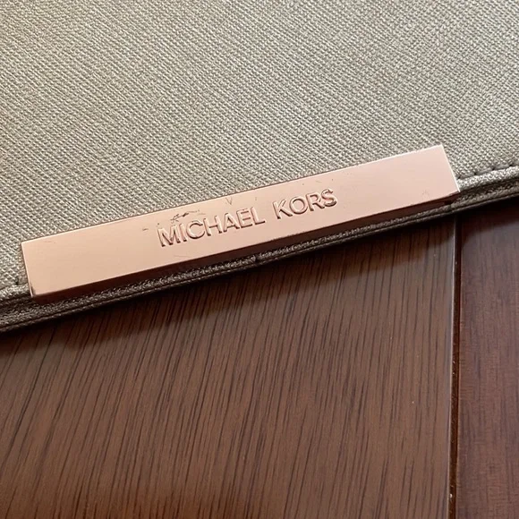 Michael Kors 3 in 1 Crossbody in Rose Gold - Picture 2 of 15